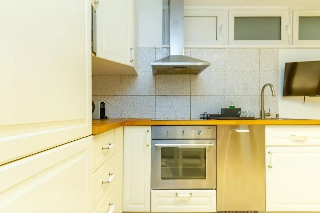 Diplomat Quarter 2 Bdr Apt By Newave Apartments Budapest