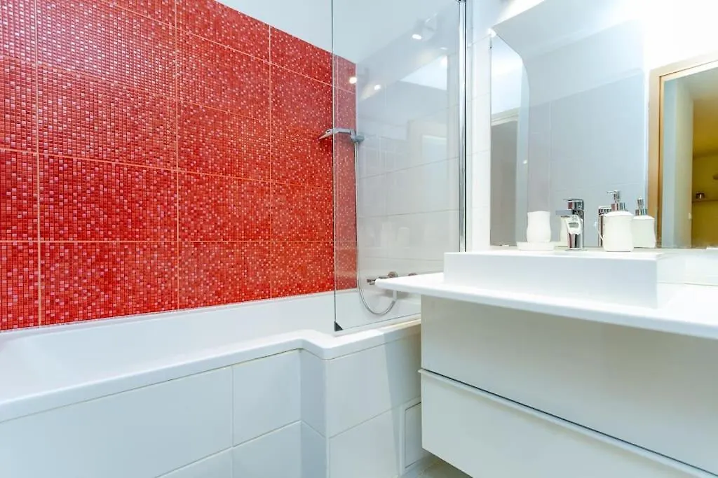 Diplomat Quarter 2 Bdr Apt By Newave Apartments Budapest