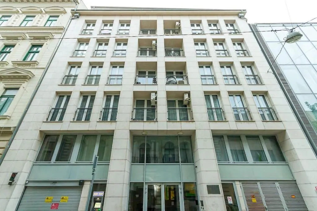 Diplomat Quarter 2 Bdr Apt By Newave Apartments Budapest