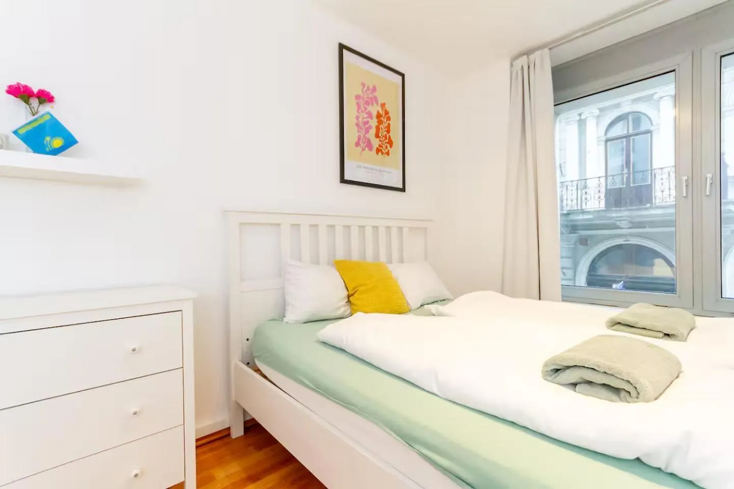 Diplomat Quarter 2 Bdr Apt By Newave Apartments Budapest