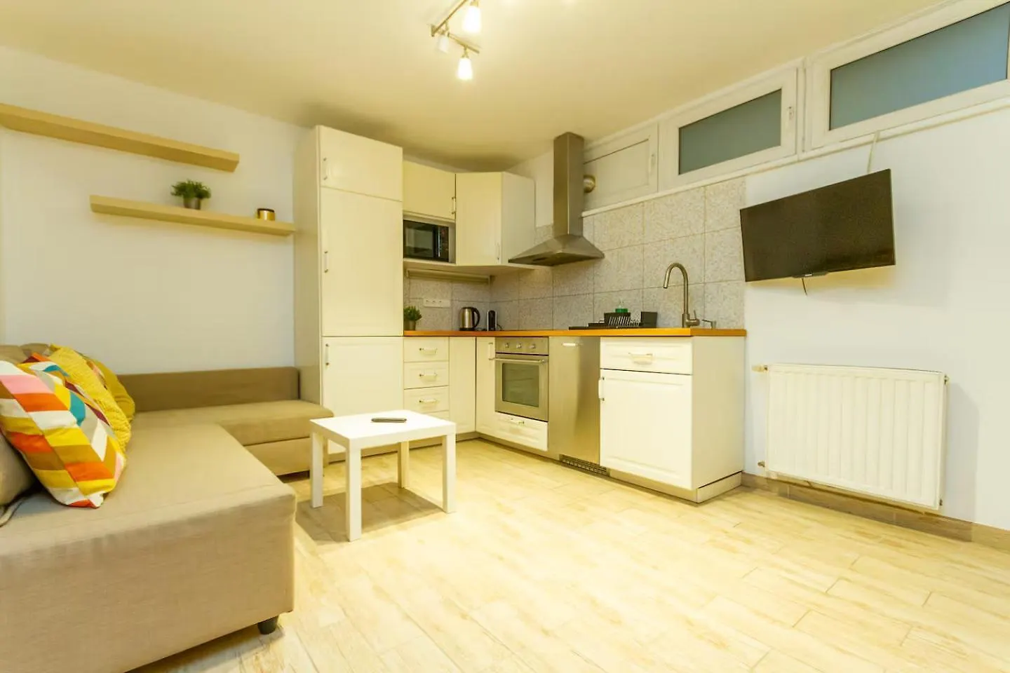 Diplomat Quarter 2 Bdr Apt By Newave Apartments Budapest