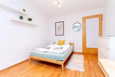 Diplomat Quarter 2 Bdr Apt By Newave Apartments بودابست 0*,